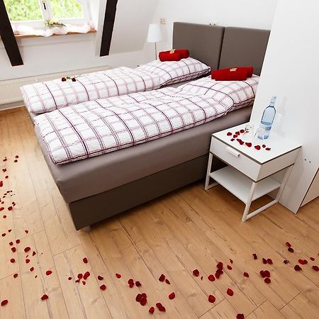 Pension Altes Burghotel Neustadt-Glewe Dış mekan fotoğraf