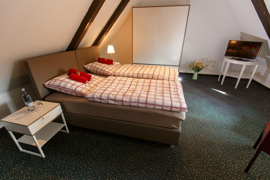 Pension Altes Burghotel Neustadt-Glewe Dış mekan fotoğraf