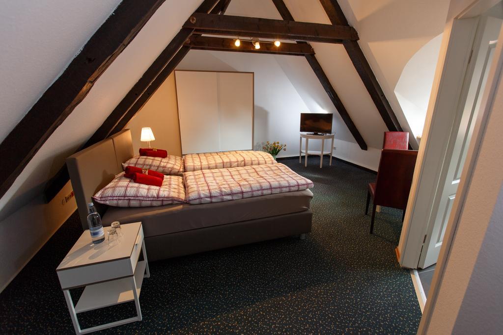 Pension Altes Burghotel Neustadt-Glewe Oda fotoğraf