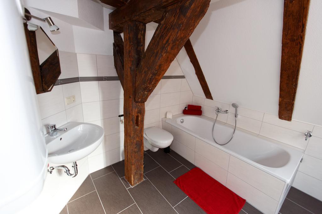 Pension Altes Burghotel Neustadt-Glewe Oda fotoğraf